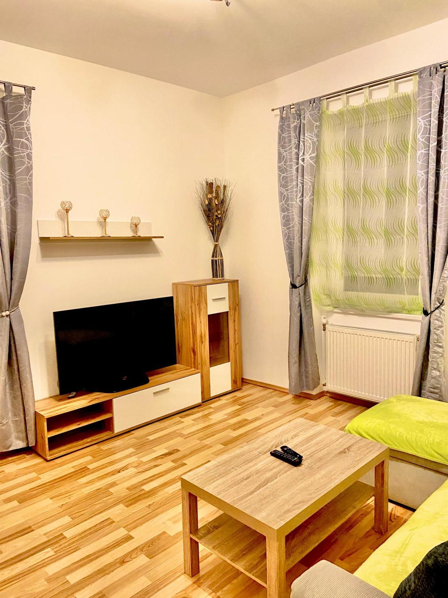 Burgblick Apartment- 60Qm, Kueche, Waschmaschine, Streamingdienste Seebenstein 외부 사진